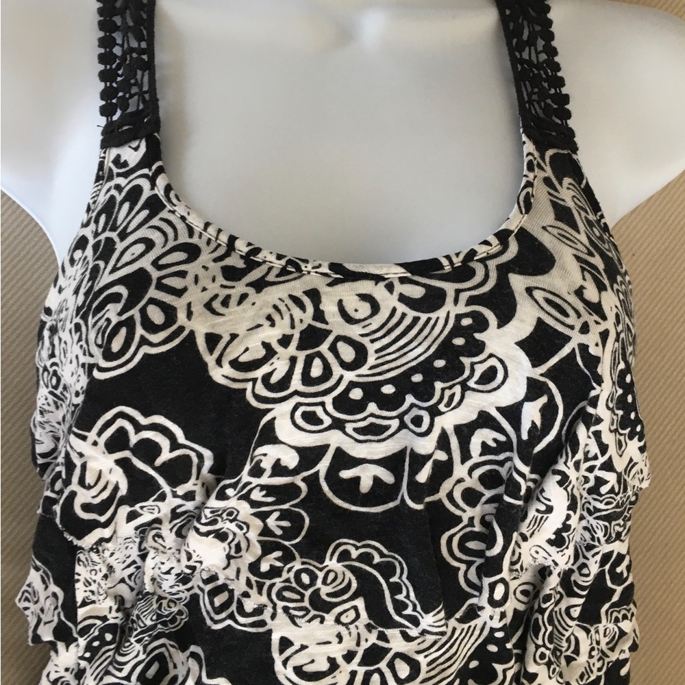 Black & white racer back tank top